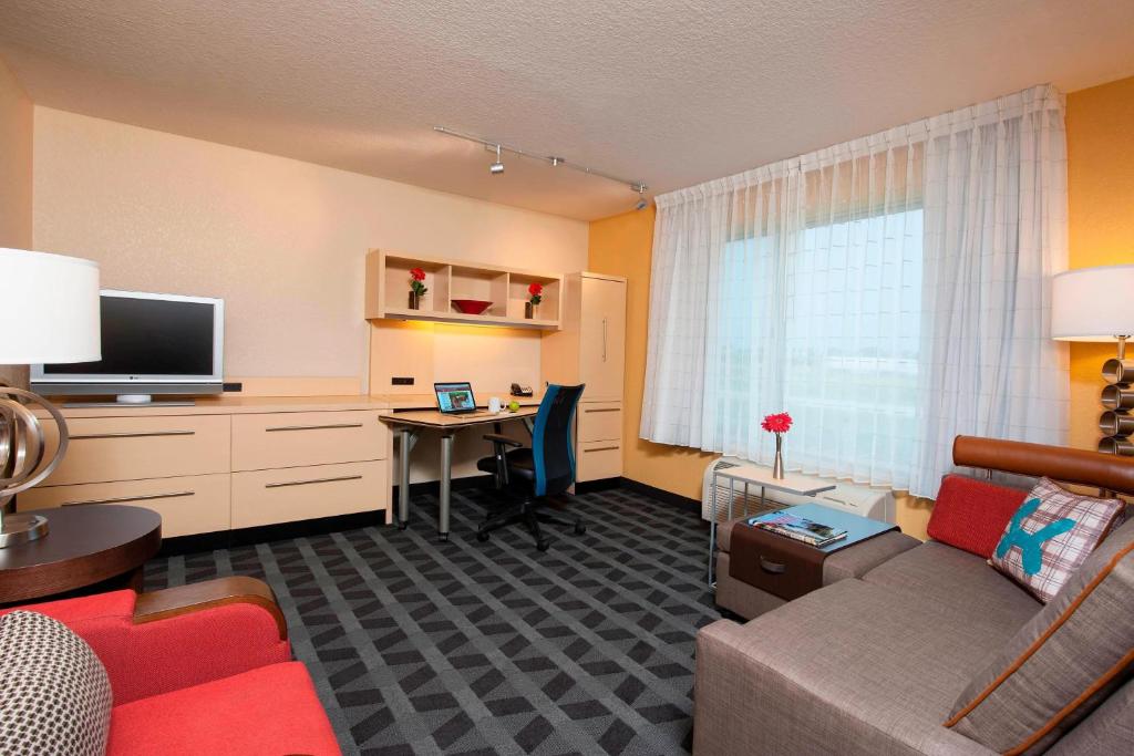 TownePlace Suites Des Moines Urbandale - Image 6