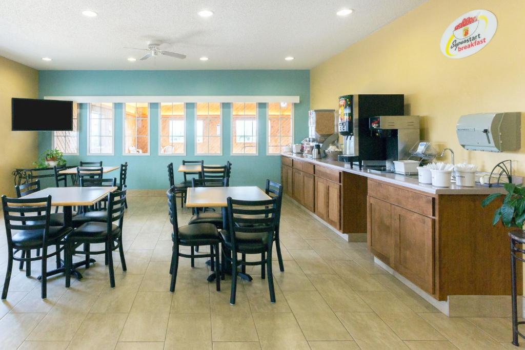 Super 8 by Wyndham Clarinda - Image 5