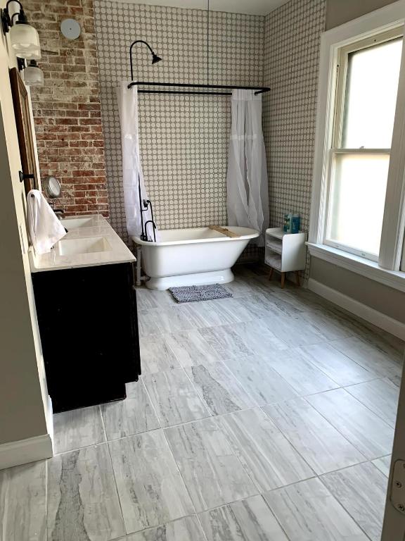 Hot Tub (Jacuzzi) - Photo 4