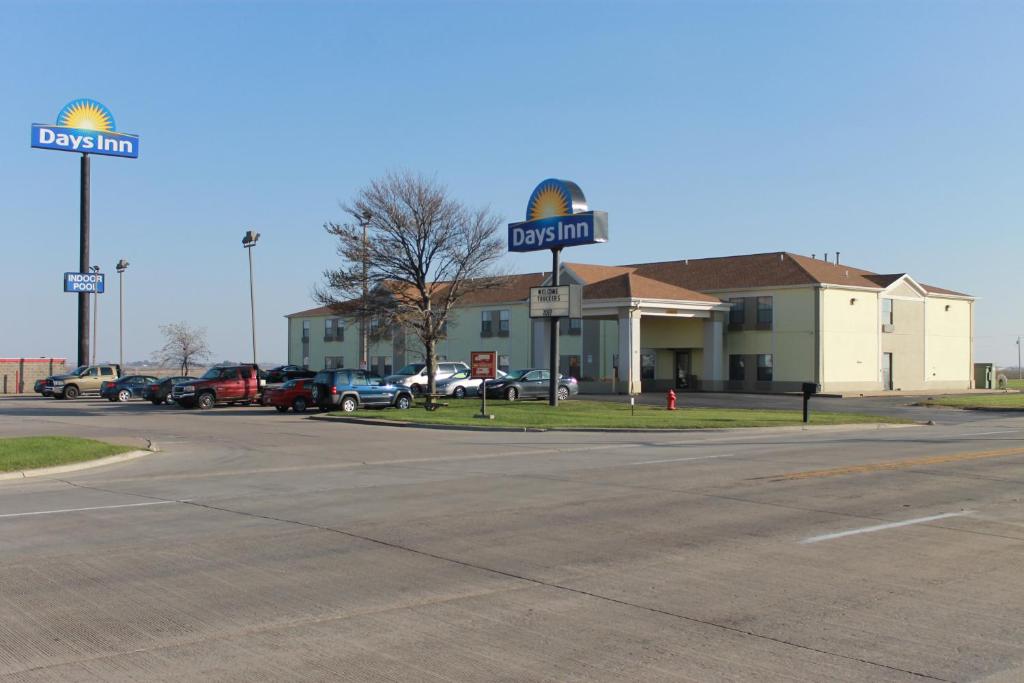 Days Inn by Wyndham Walcott Davenport - Image 6