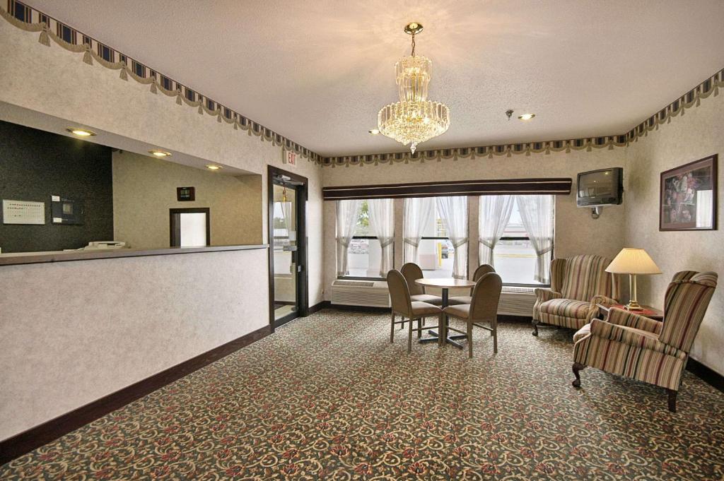 Days Inn by Wyndham Walcott Davenport - Image 4