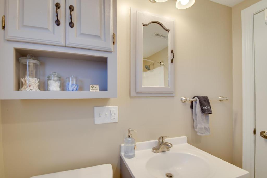 Steps to Mississippi River Hot Tub Haven! - Image 8