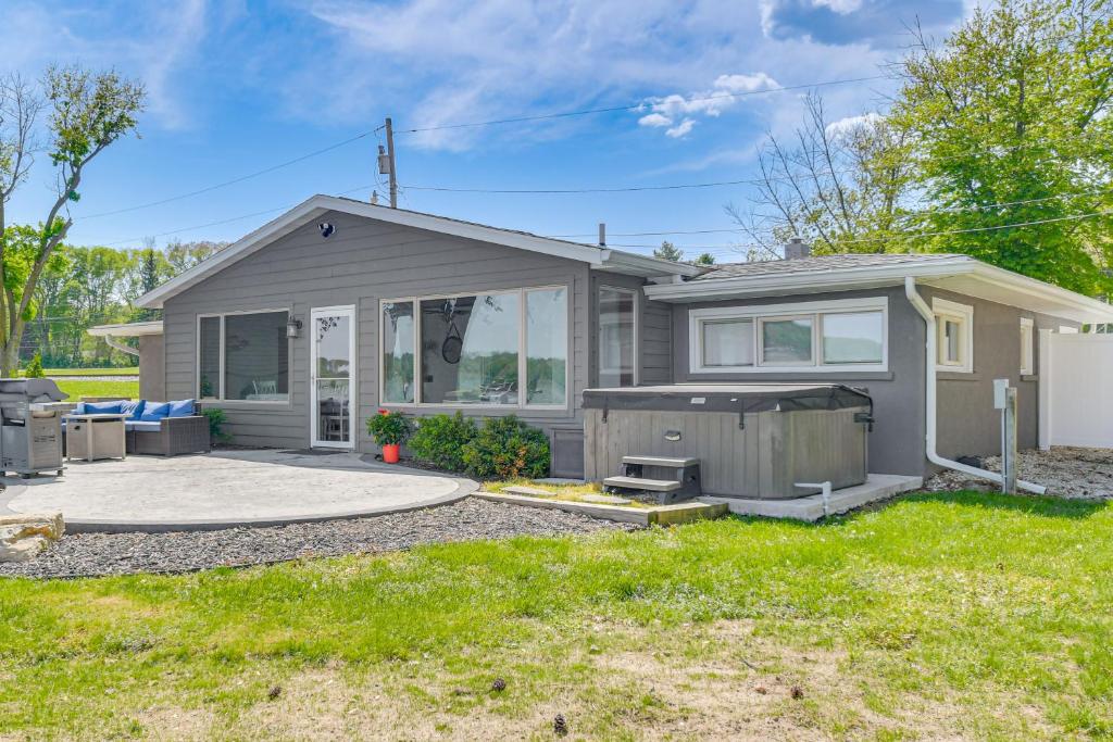 Hot Tub (Jacuzzi) - Photo 3