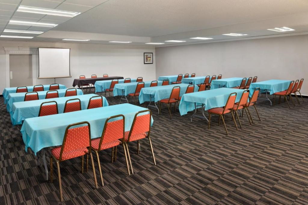 Baymont by Wyndham Des Moines North - Image 6