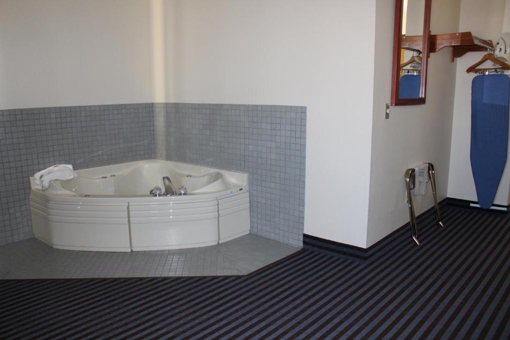 Bathtub - Photo 2