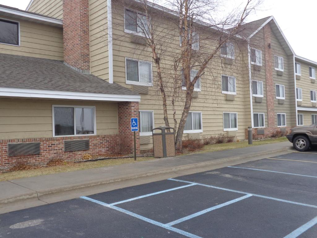 AmericInn by Wyndham Coralville - Image 7