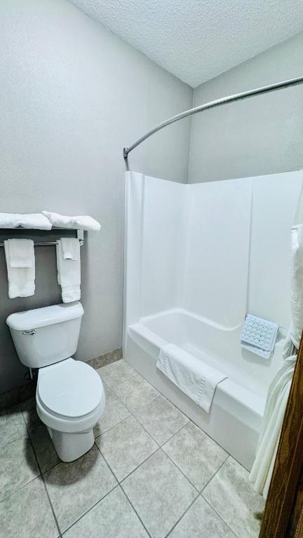 Garner INN & Suites - Image 7