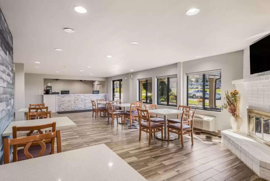 Sonesta Essential Des Moines - Image 5