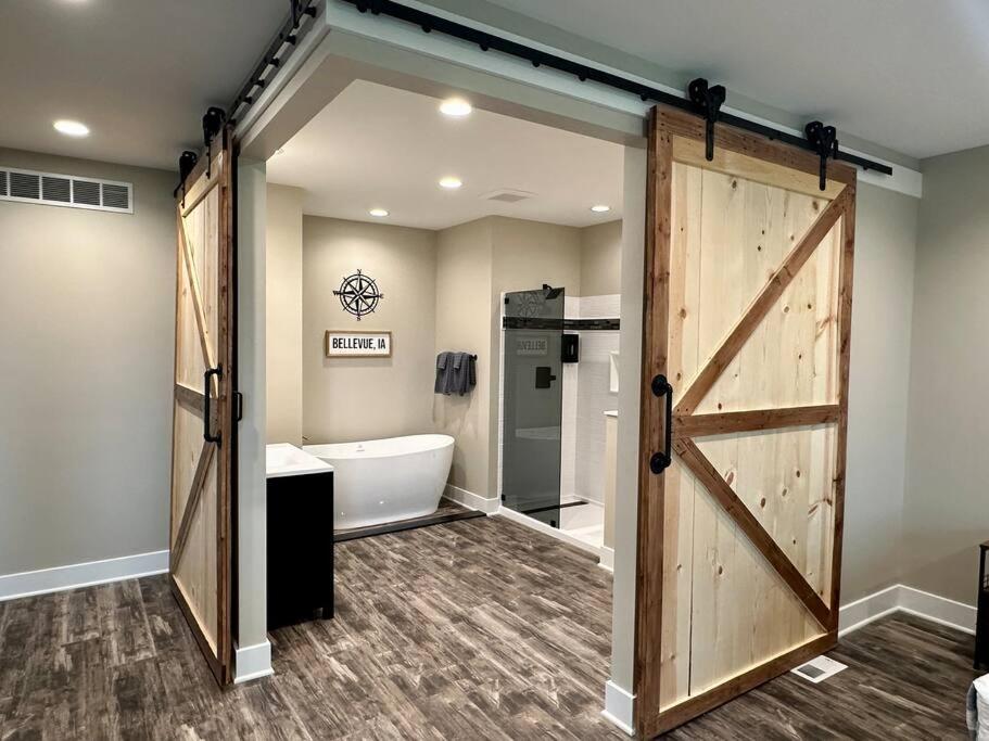 Mansion on the Mississippi River-7 Bedrooms&Baths