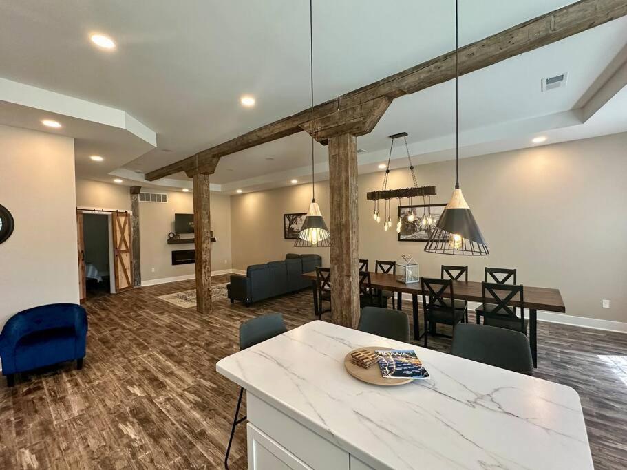 Mansion on the Mississippi River-7 Bedrooms&Baths