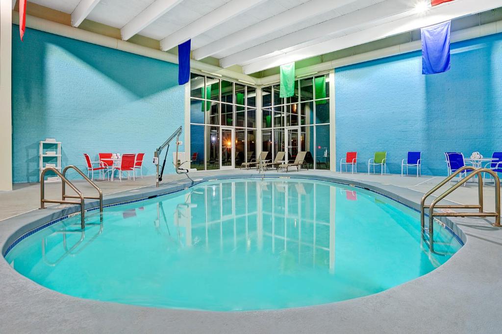 Travelodge by Wyndham Iowa City - Image 4
