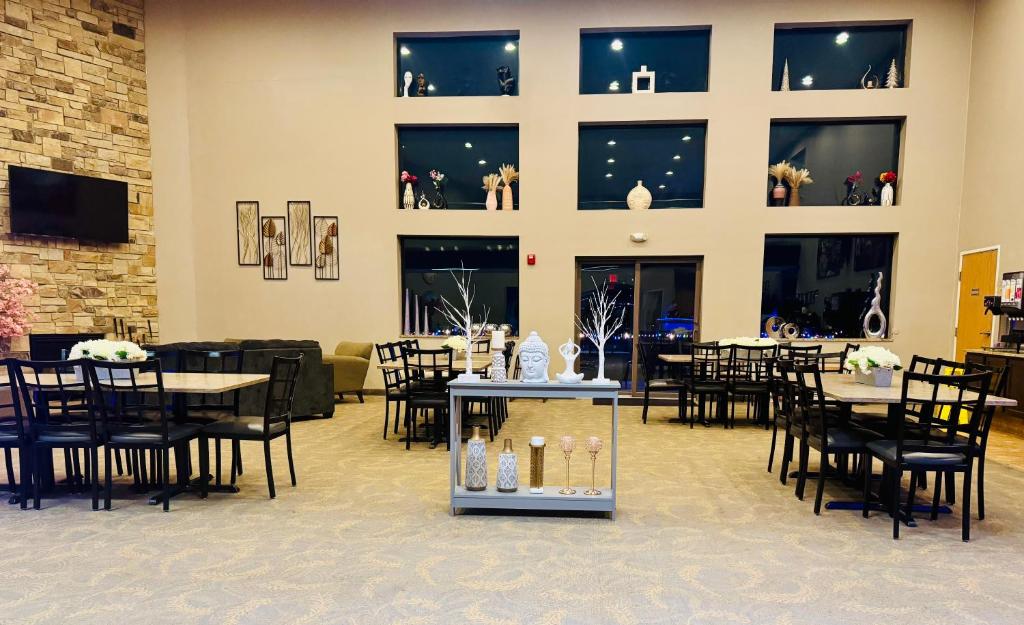 Qube Hotel - Polk City - Image 5