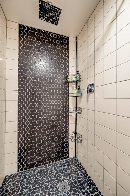 Lakefront Retreat~Hot Tub~Game Room~Fire Pit~ BBQ - Image 7