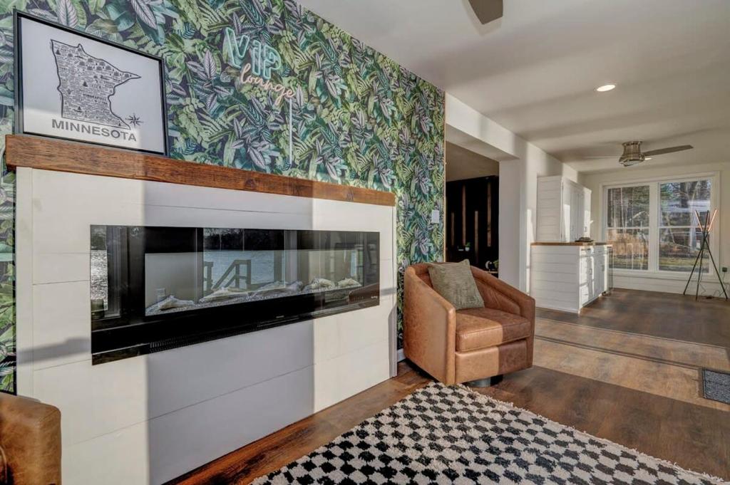 Lakefront Retreat~Hot Tub~Game Room~Fire Pit~ BBQ - Image 5