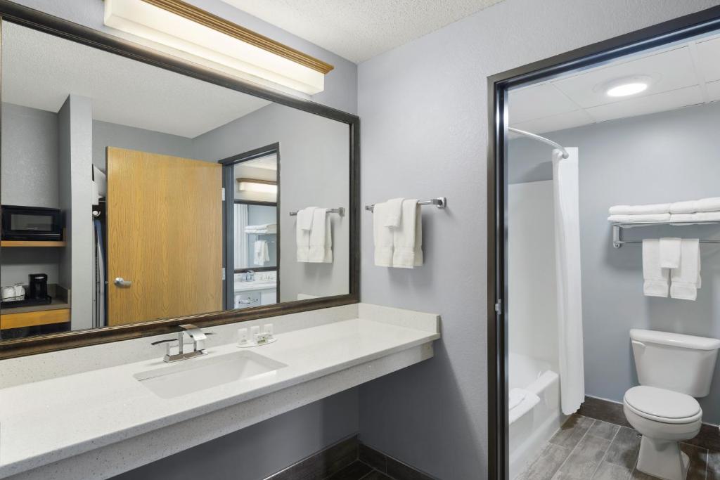 AmericInn by Wyndham Stuart