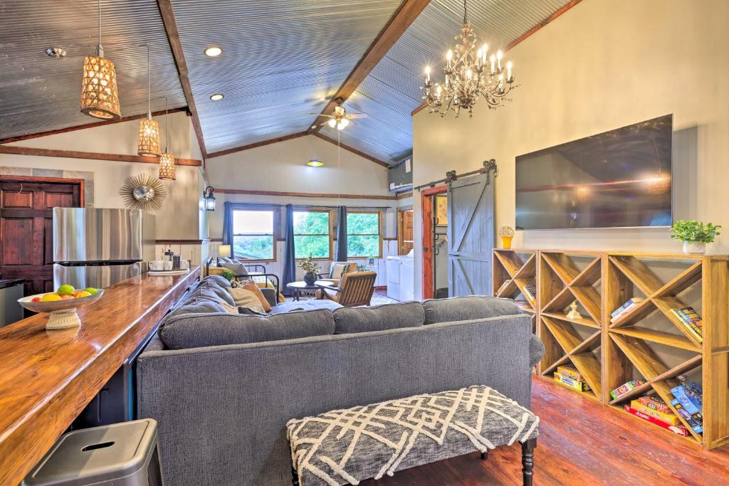 Pet-Friendly Outdoor Paradise with Grill, Decks - Image 5