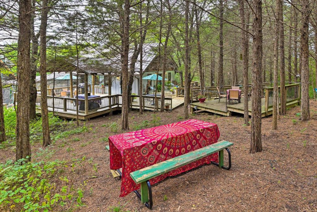 Hot Tub (Jacuzzi) - Photo 2