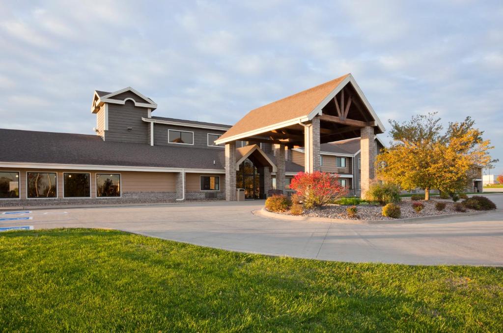 AmericInn by Wyndham Osceola - Image 7