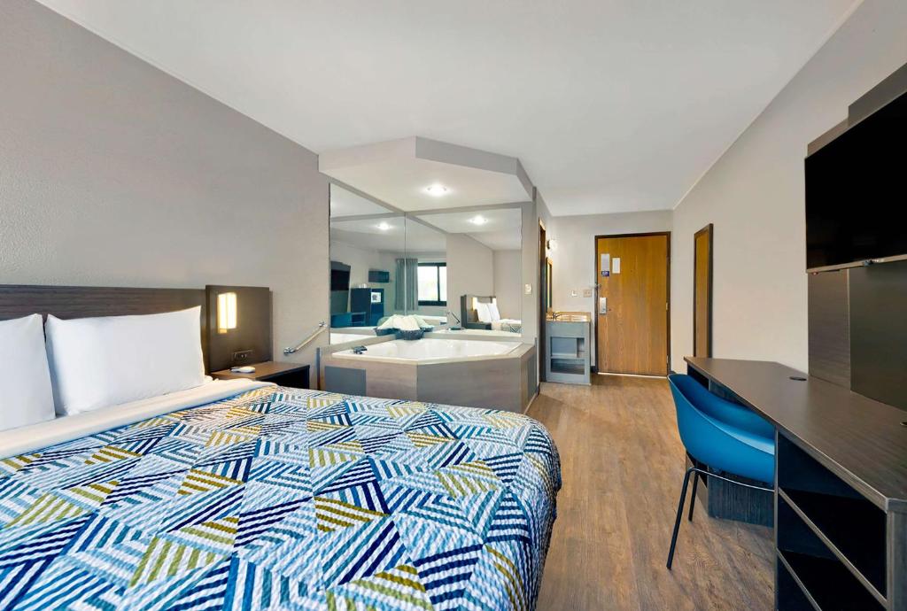 Hot Tub (Jacuzzi) - Photo 5