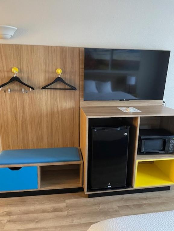 Days Inn by Wyndham Ames - Image 4