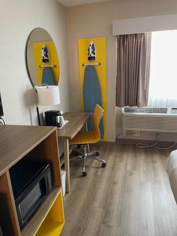 Days Inn by Wyndham Ames - Image 8