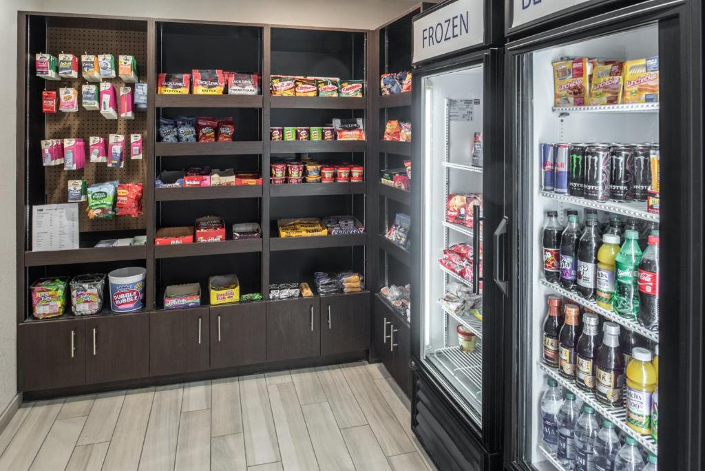 Holiday Inn Express Hotel & Suites Burlington by IHG - Image 5