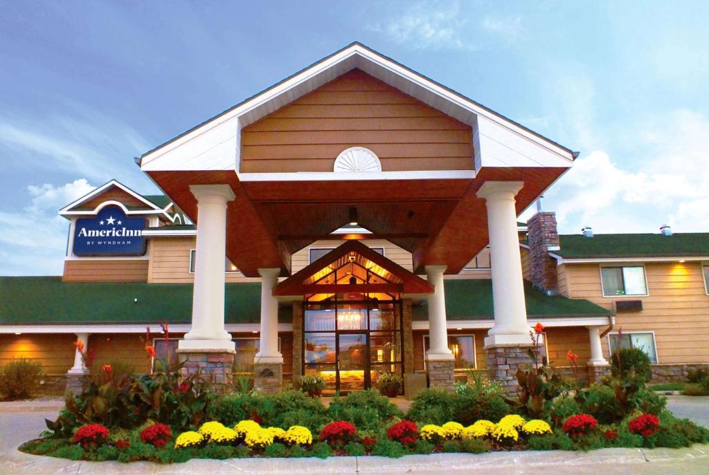 AmericInn by Wyndham Okoboji - Image 7