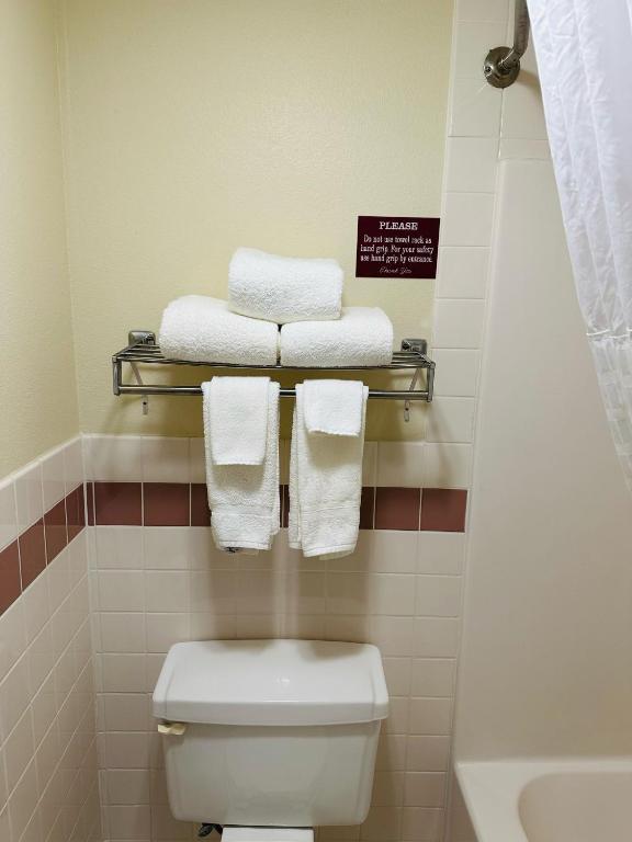 AmericInn by Wyndham Grundy Center