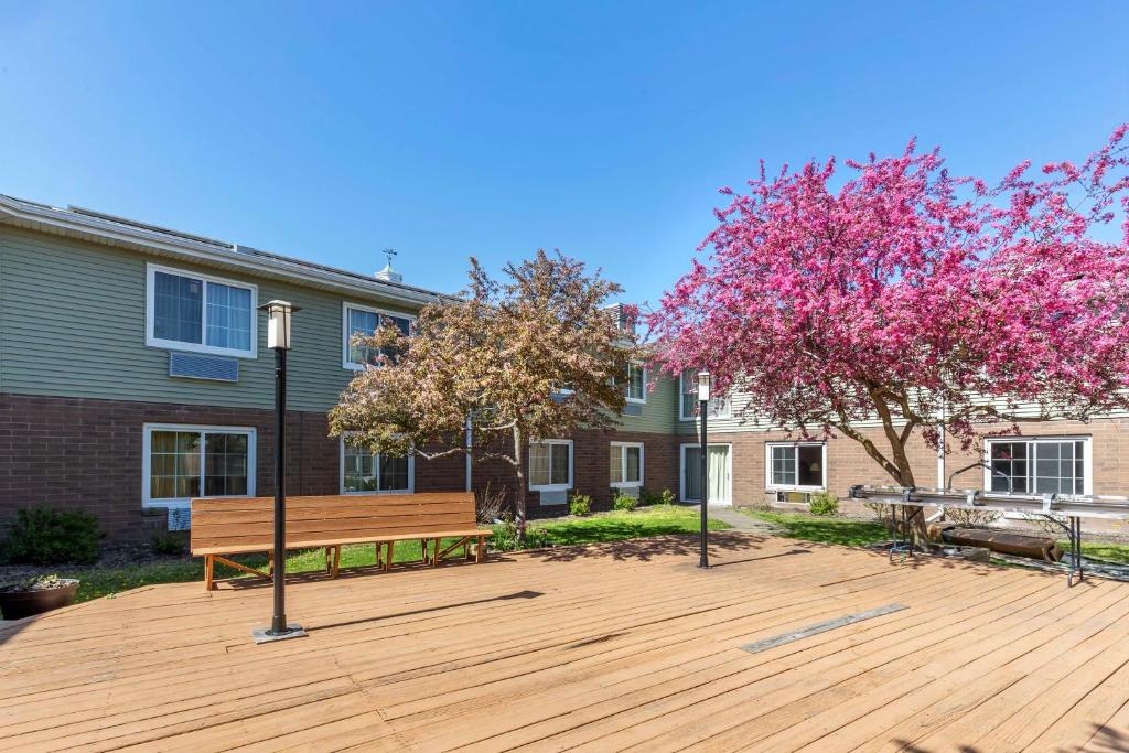 Best Western Plus Steeplegate Inn - Image 7