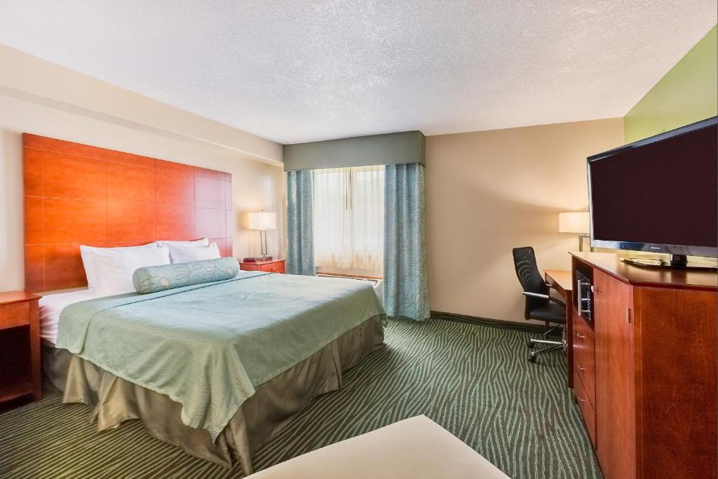 AmericInn by Wyndham Des Moines Airport - Image 5