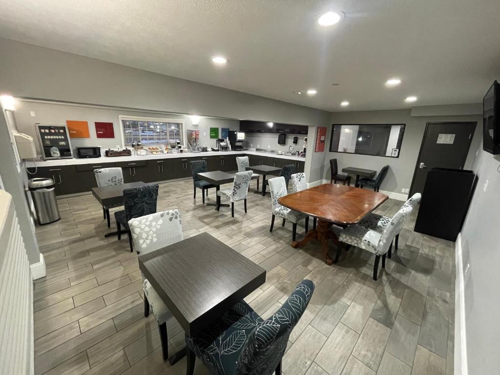 Countryside Inn & Suites Omaha East-Council Bluffs IA - Image 4