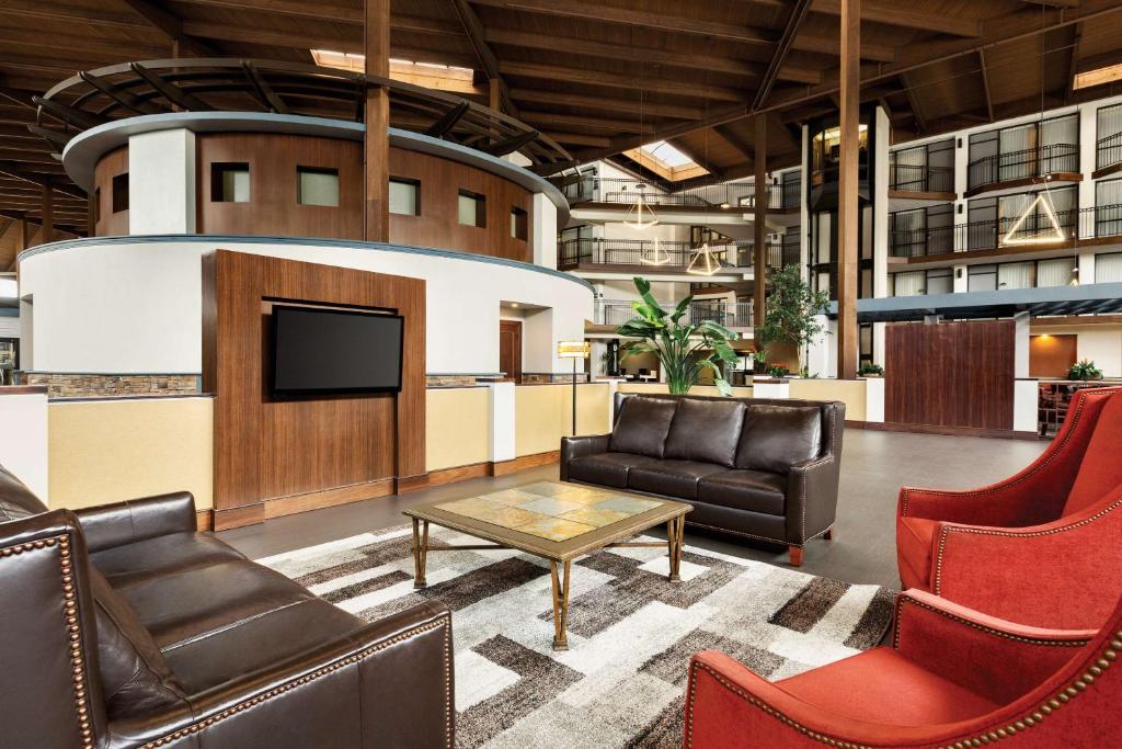 Radisson Hotel Lenexa Overland Park - Image 4