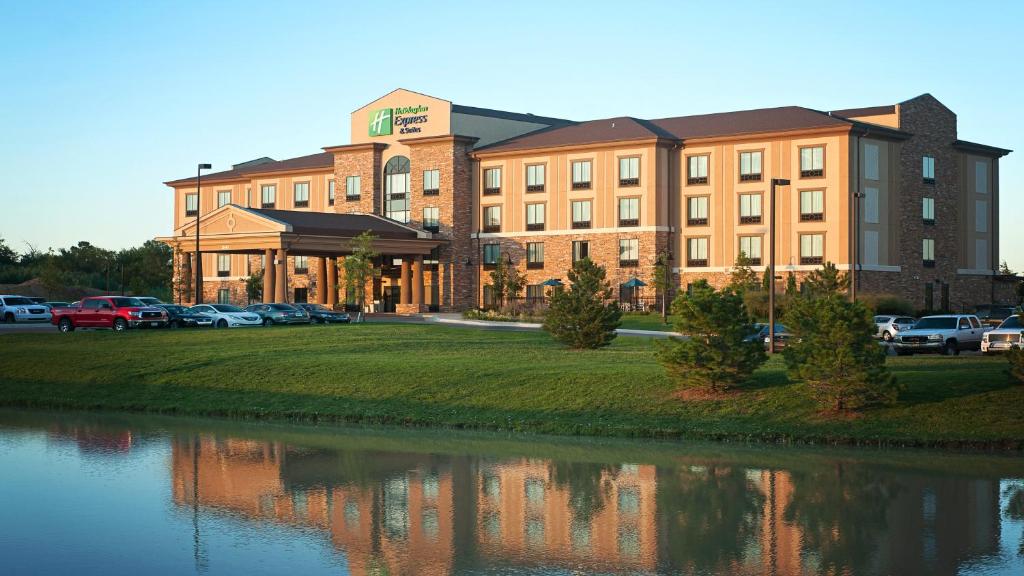 Holiday Inn Express Hotel & Suites Wichita Northeast by IHG - Image 7