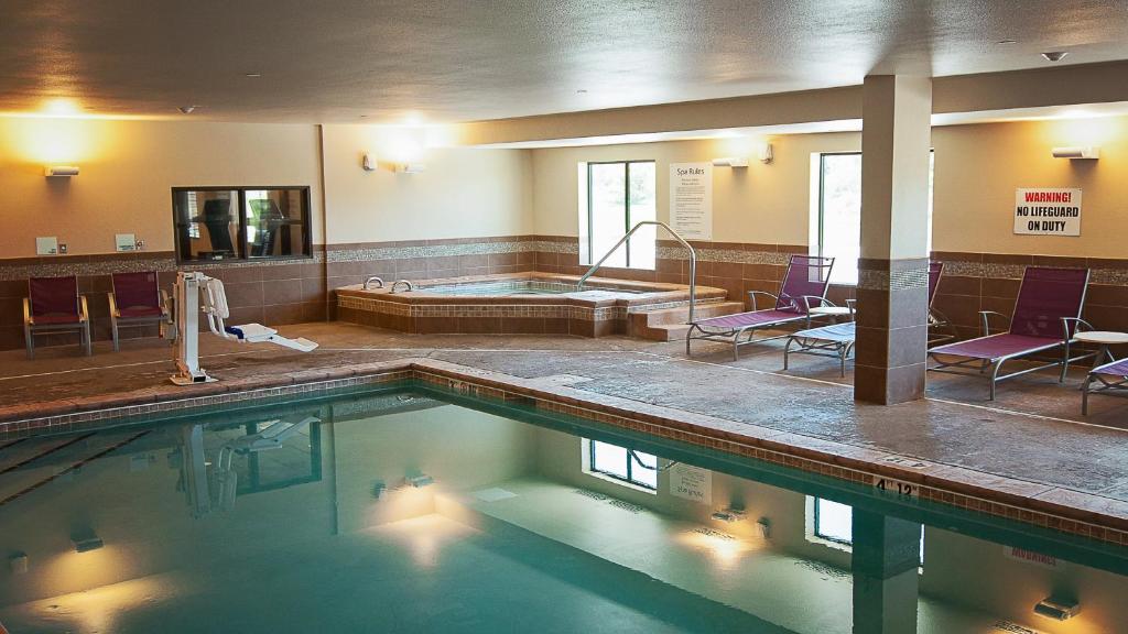Holiday Inn Express Hotel & Suites Wichita Northeast by IHG