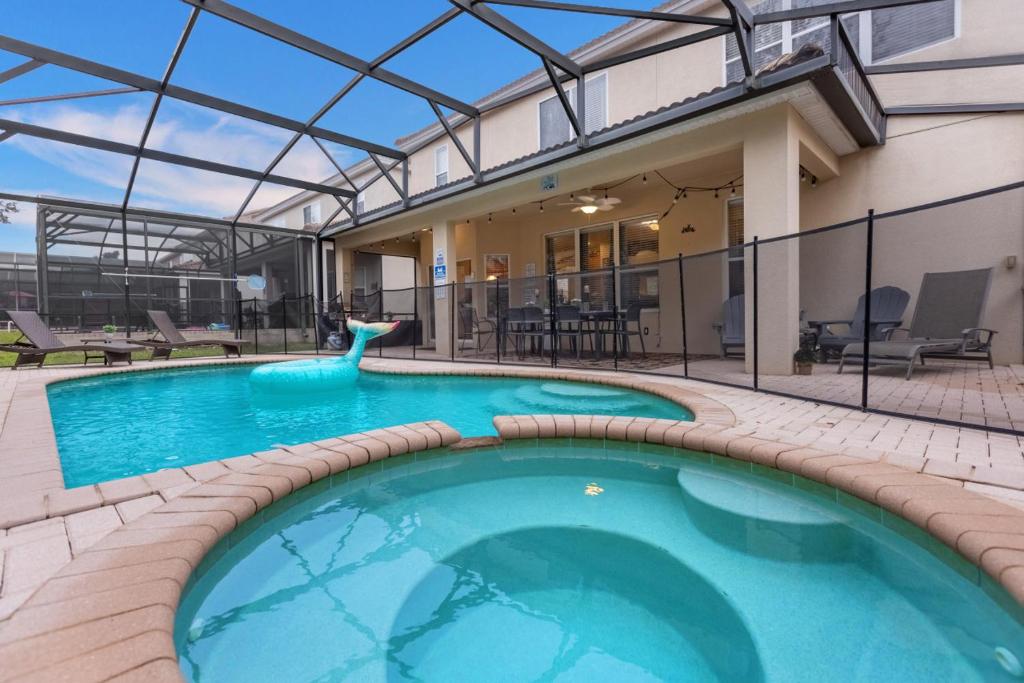 Hot Tub (Jacuzzi) - Photo 3