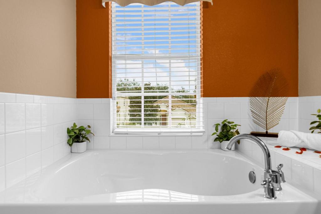 Hot Tub (Jacuzzi) - Photo 5