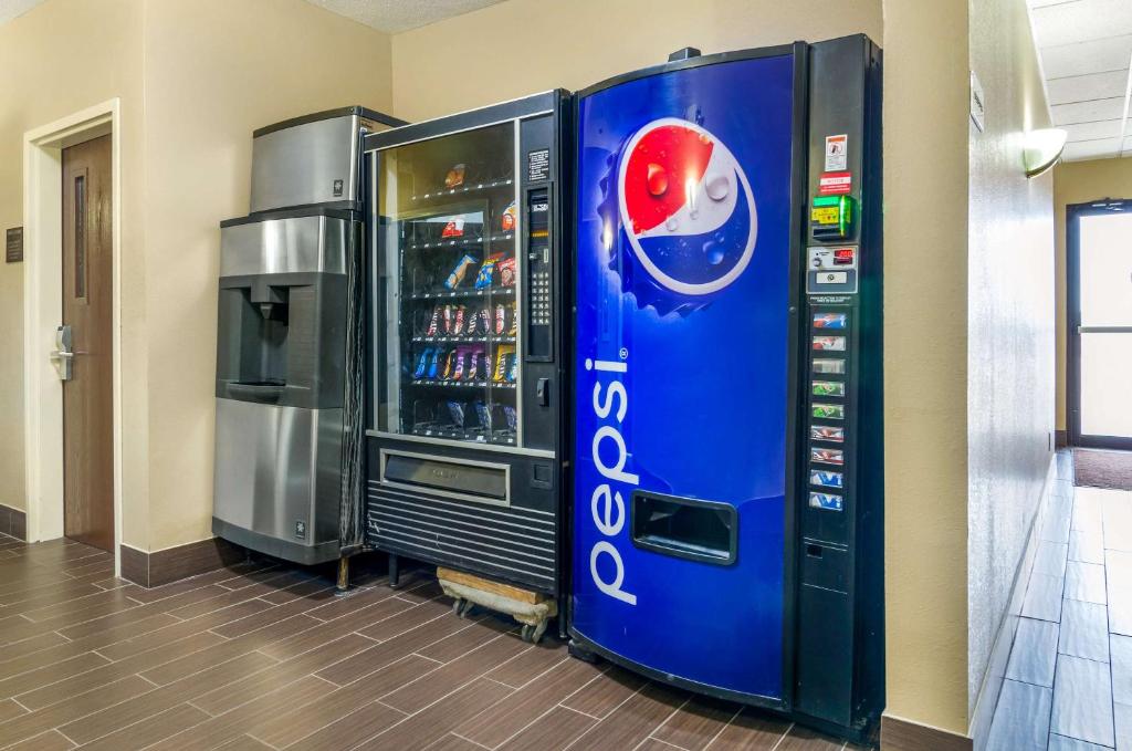 Comfort Inn Ottawa - Image 6