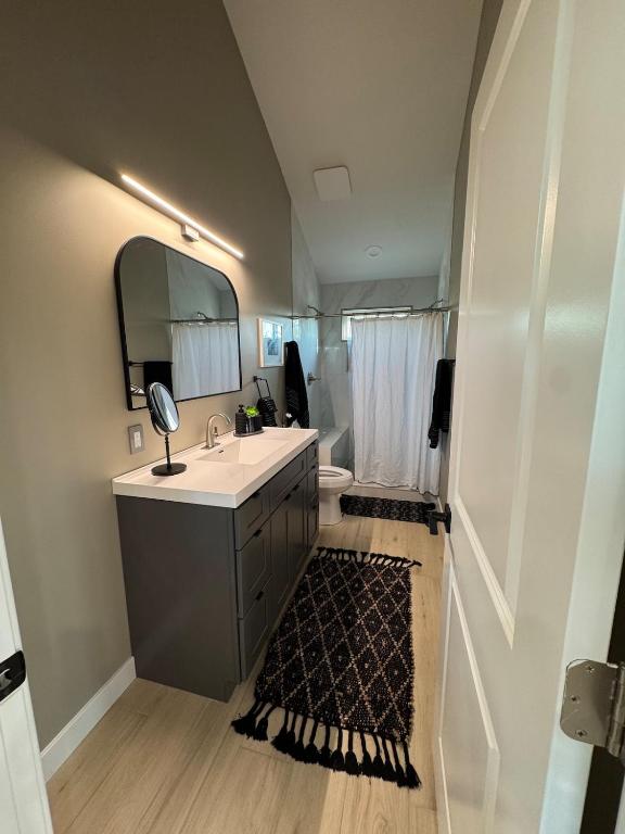 Rooftop Hot Tub Lake Getaway, Golf Cart & Fire Pit - Image 8