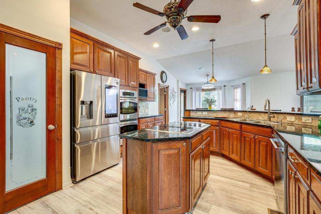 Junction City Home with Hot Tub - Near Milford Lake! - Image 5