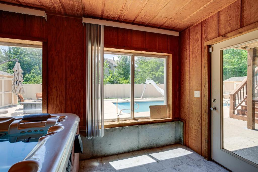 Hot Tub (Jacuzzi) - Photo 2