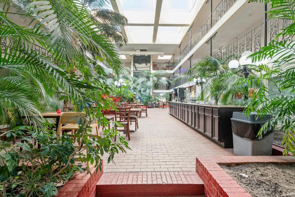 Coratel Plus Suites Wichita West Airport - Image 6