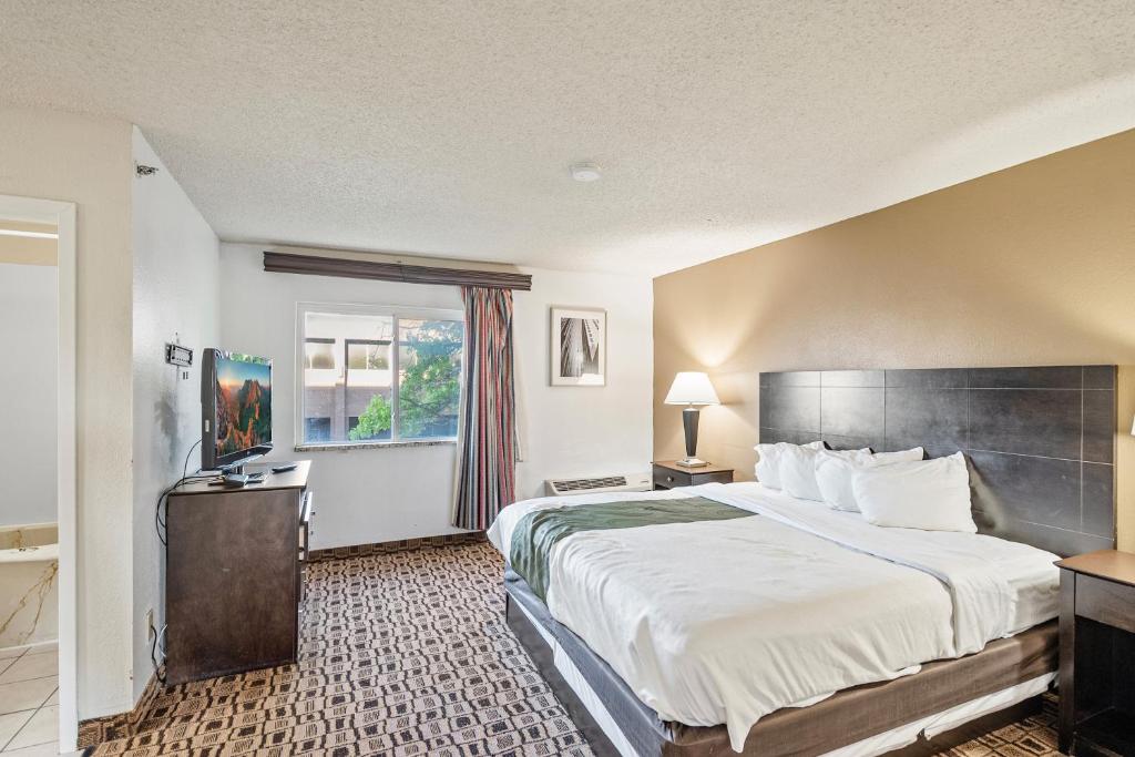 Coratel Plus Suites Wichita West Airport