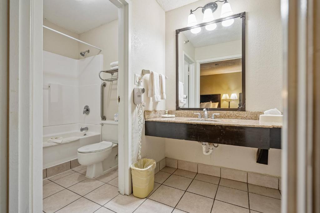 Coratel Plus Suites Wichita West Airport - Image 8