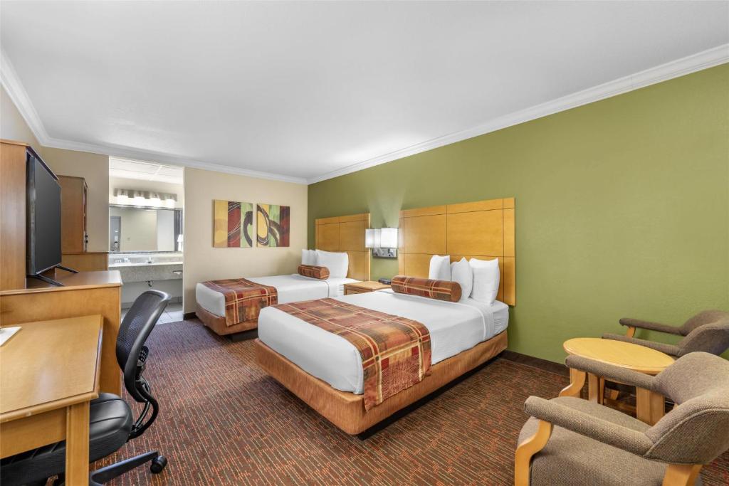 Best Western Angus Inn - Image 6