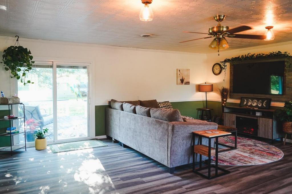 Rose Ranch - Charming Country Home - Image 8