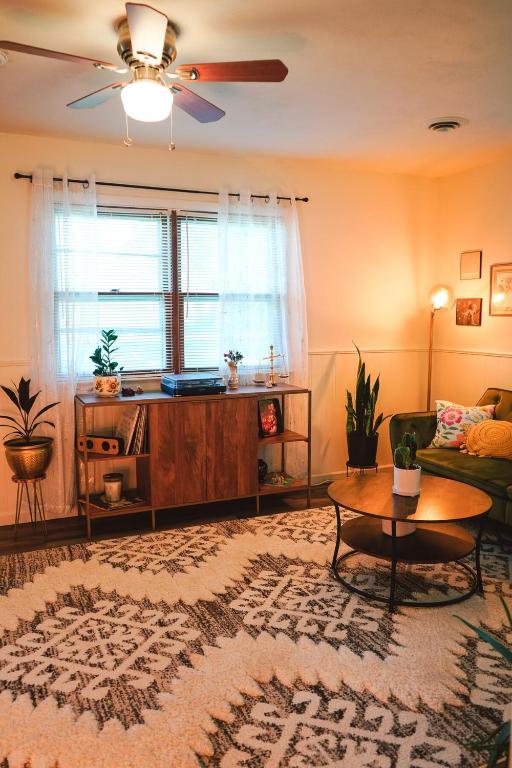 Rose Ranch - Charming Country Home - Image 5