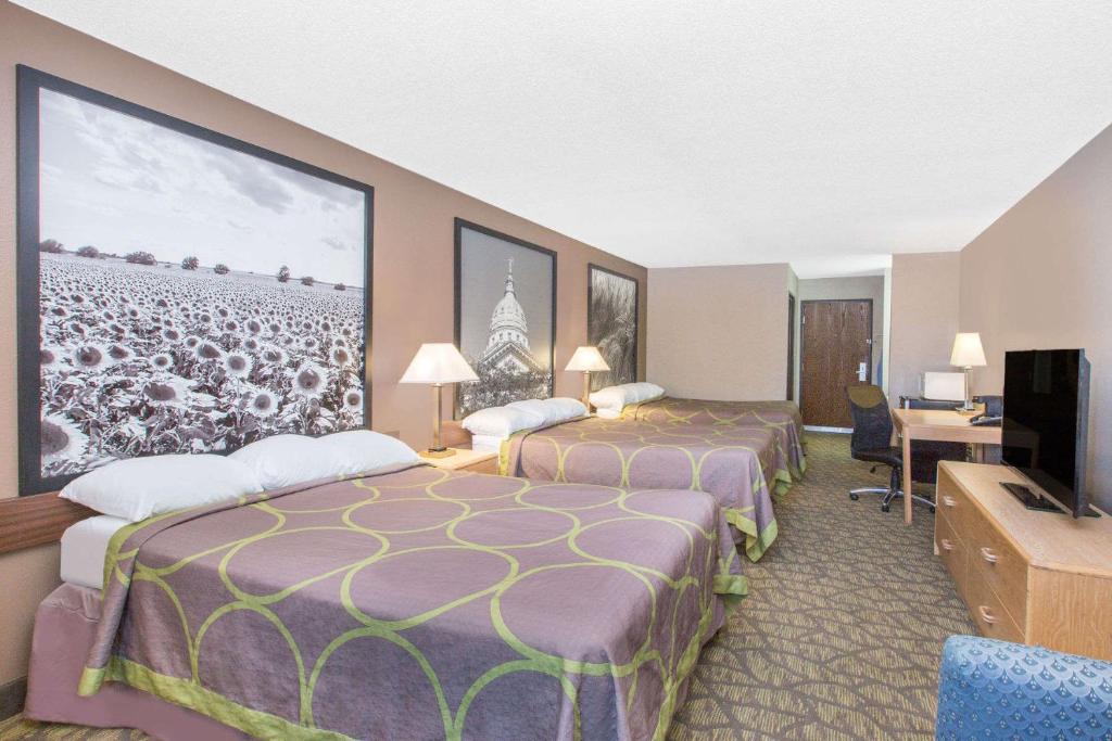 Super 8 by Wyndham Belleville - Image 5