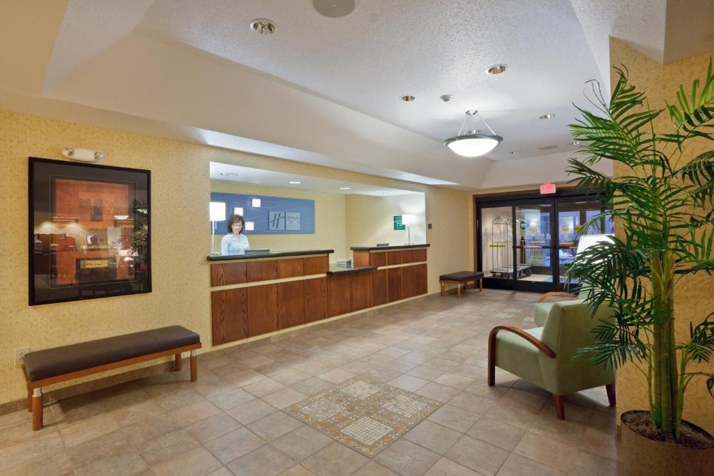 Holiday Inn Express Kansas City - at the Legends! by IHG - Image 8