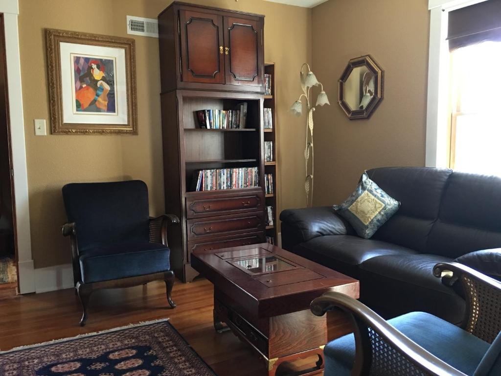 Attwood House Bed and Breakfast near Manhattan, KS - Image 5