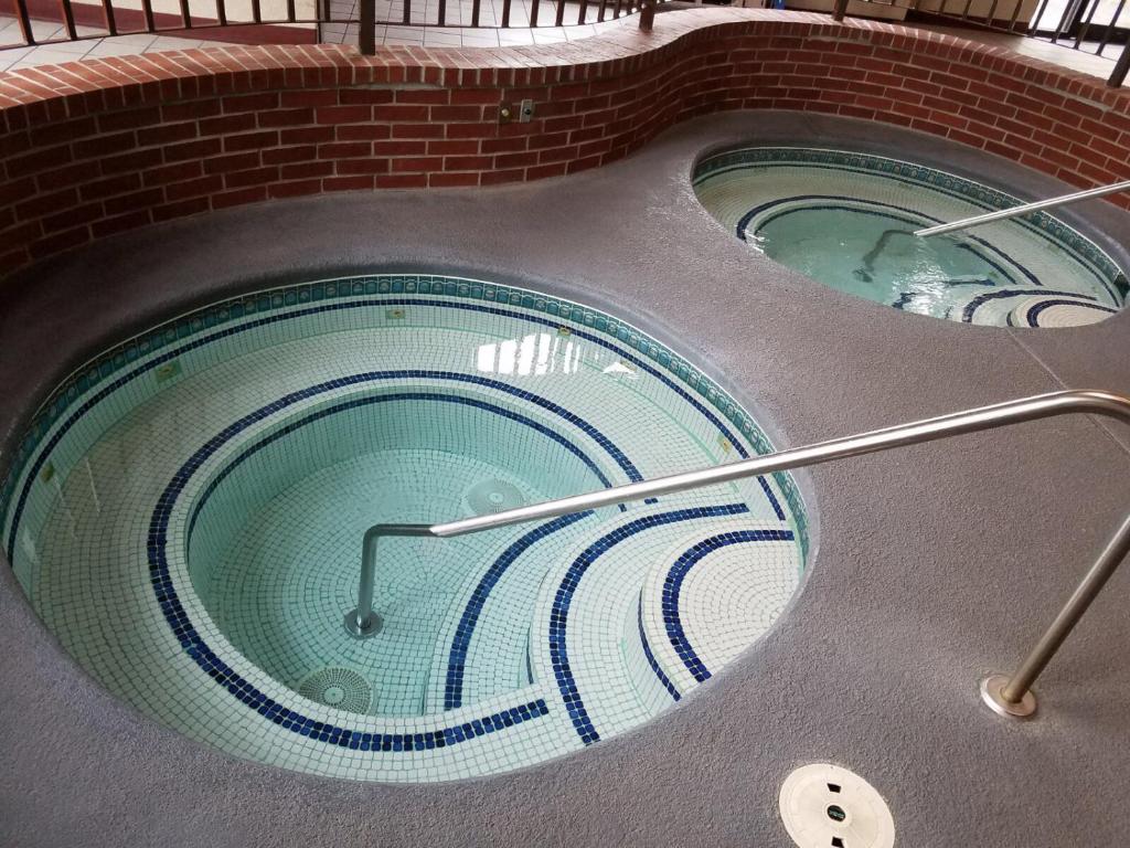 Hot Tub (Jacuzzi) - Photo 7